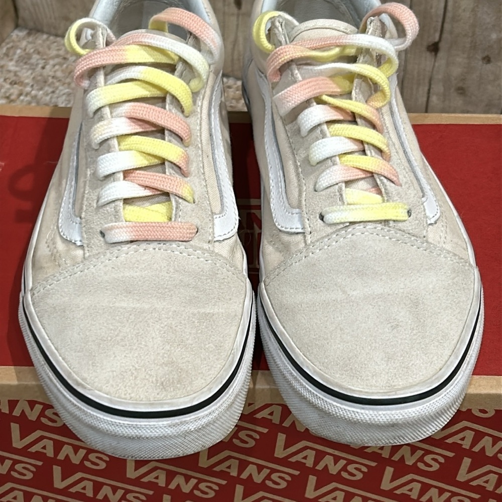 VANS Women’s 7.5 White Canvas & Suede Off the Wall sneakers - Picture 2 of 9